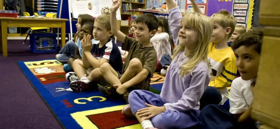 The second junior group of kindergarten: design, age