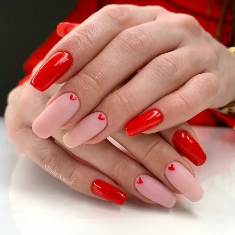 Valentine&#8217;s Day manicure: photo