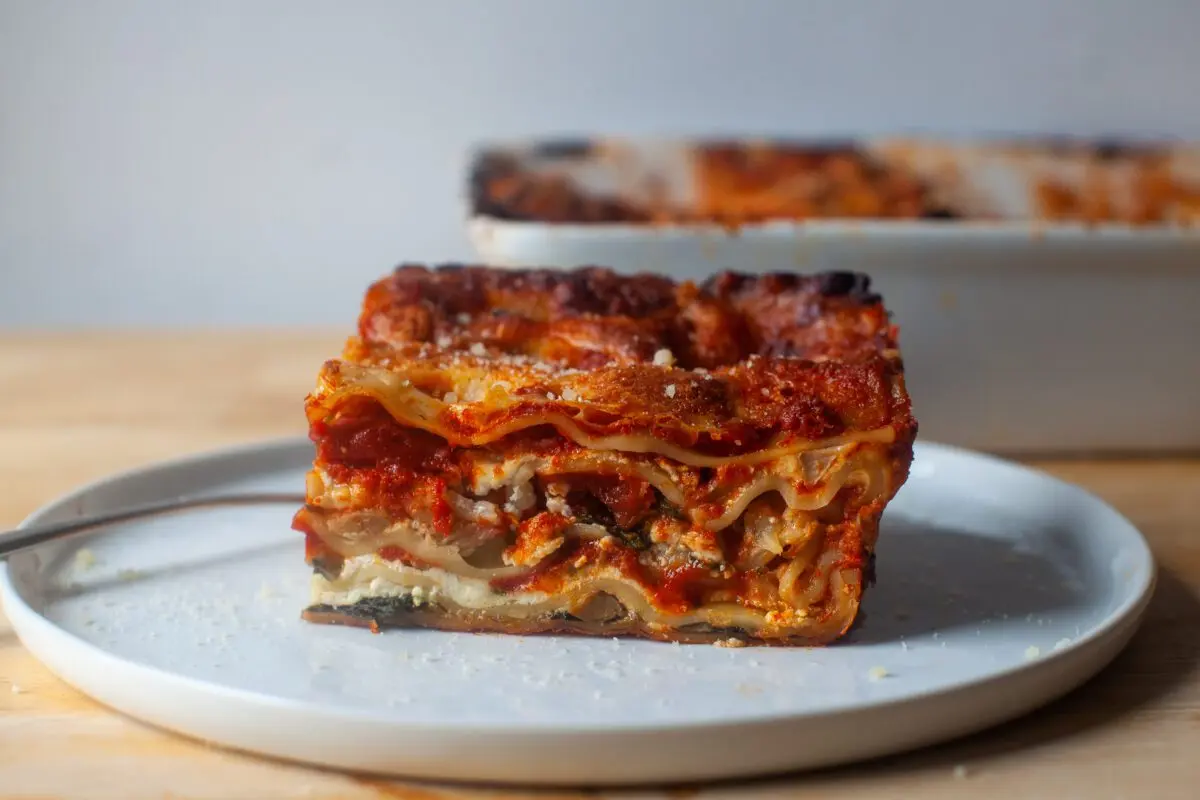 Vegetarian vegetable lasagna: the benefits of flavor. Video