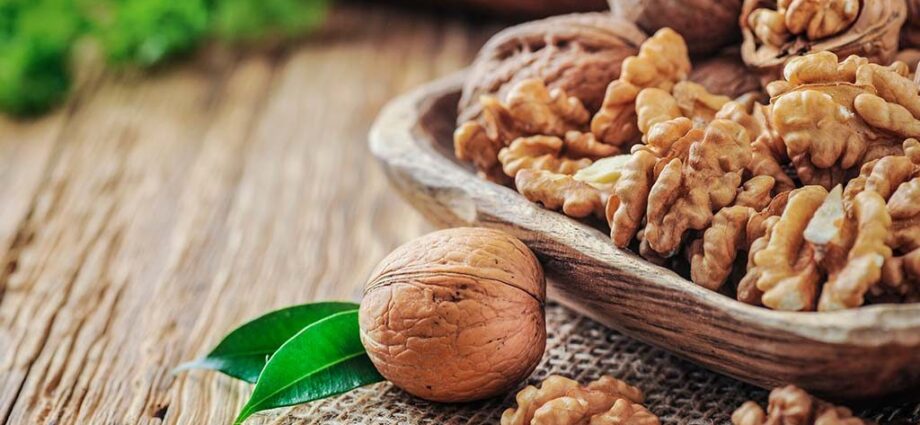 Walnuts during pregnancy: features of use