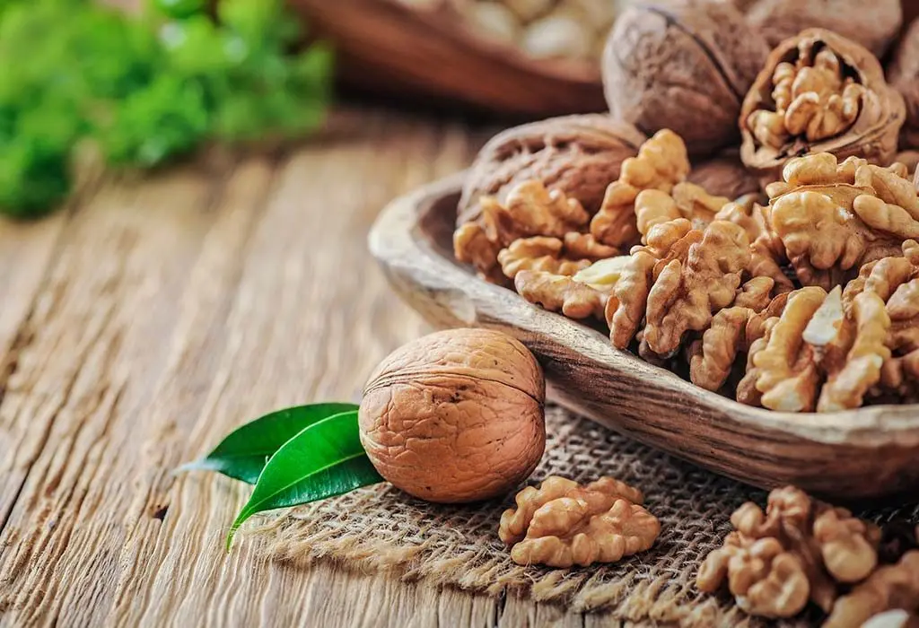 Walnuts during pregnancy: features of use