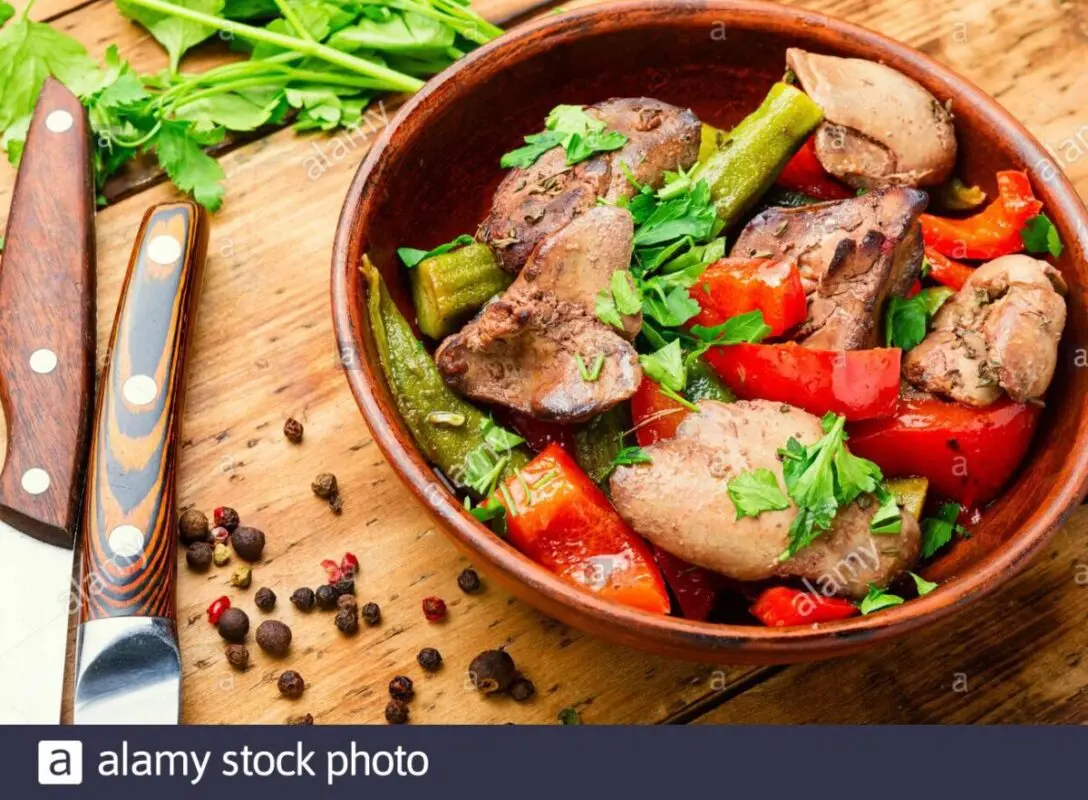 Warm salad with chicken liver: the cosiness of a family dinner. Video