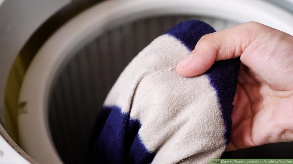 Washing a coat at home, in a washing machine