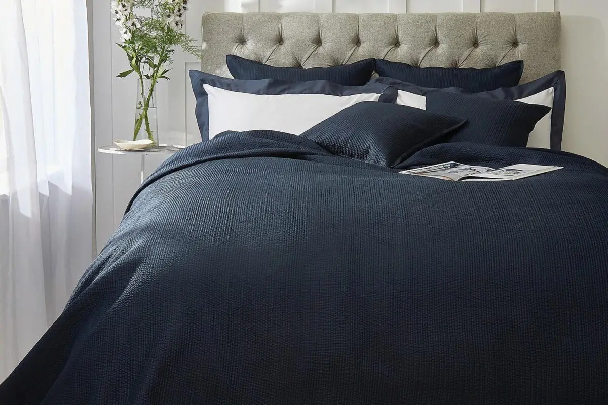 We buy bed linen: discounts and promotions