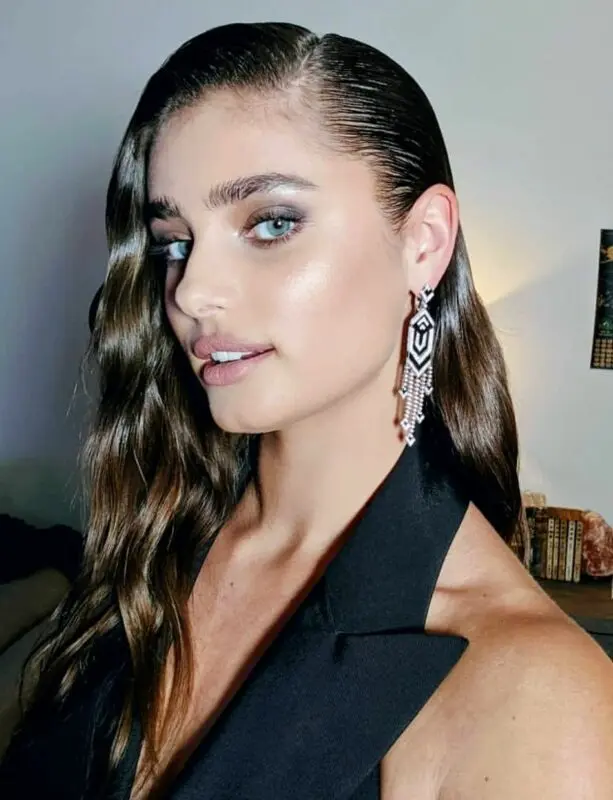 Wet hair and smokey ice: Taylor Hill&#8217;s daring look for the Venice Film Festival