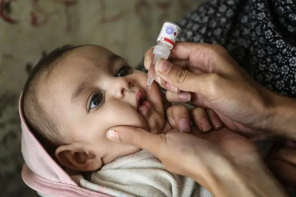 What can be the reaction to polio vaccination in children, child