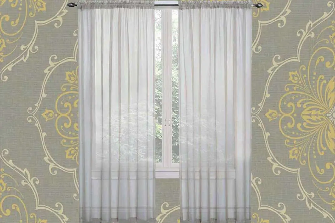 What curtains fit gray wallpaper