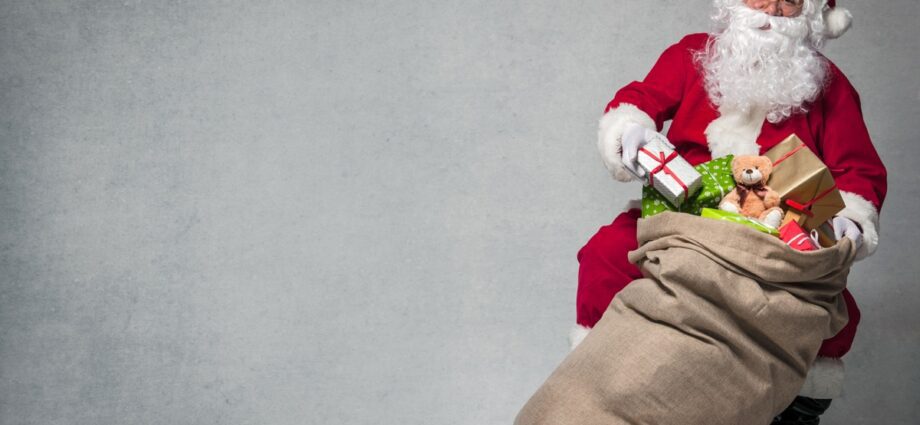 산타와 산타 클로스의 차이점은 무엇입니까, 복장 규정, 습관
