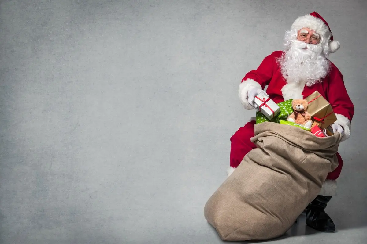 What is the difference between Santa and Santa Claus, dress code, habits