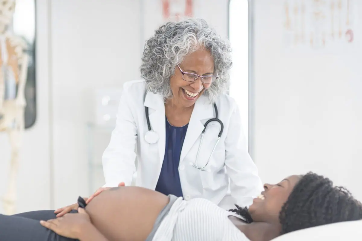 What rights does a pregnant woman have in a maternity hospital?