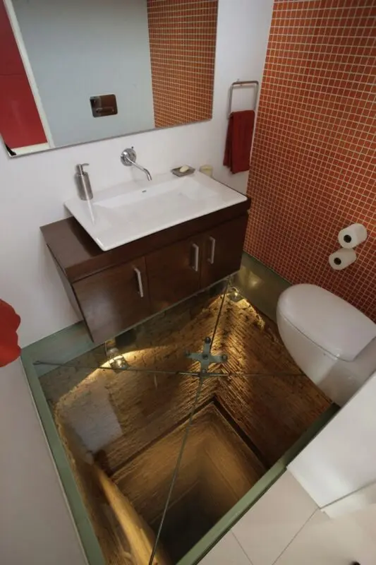 What the scariest bathroom in the world looks like: photo