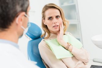 What to do if a tooth aches during quarantine: dentist advice