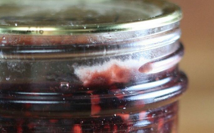 What to do if the jam is moldy: is it possible to digest