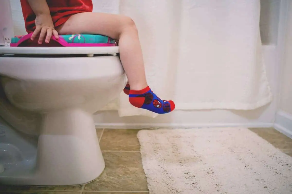 What to do, the child does not go to the toilet for a long time: more than a day, 2,3 days