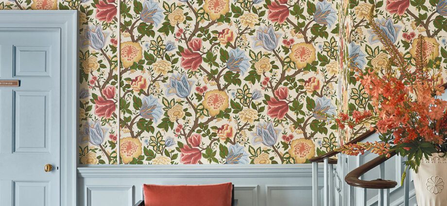 What to Hang on Floral Wallpaper Walls: Designer Tips