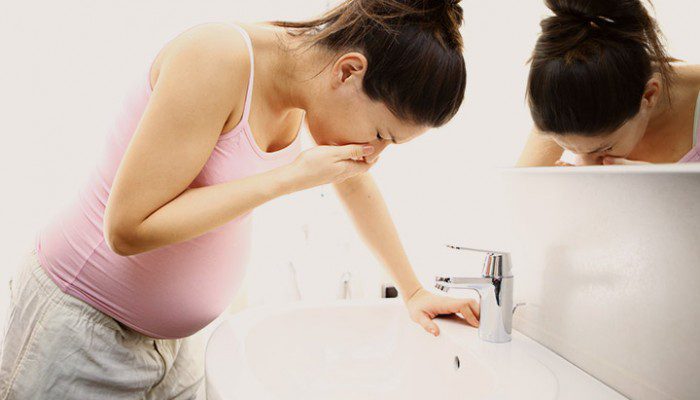 妊娠後の妊婦では、通常、中毒症は何週に始まりますか？