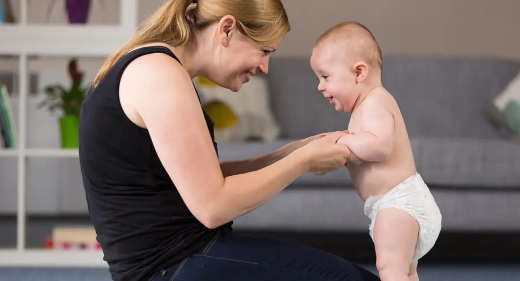 When can you put a baby on its legs: how many months should the baby be supported