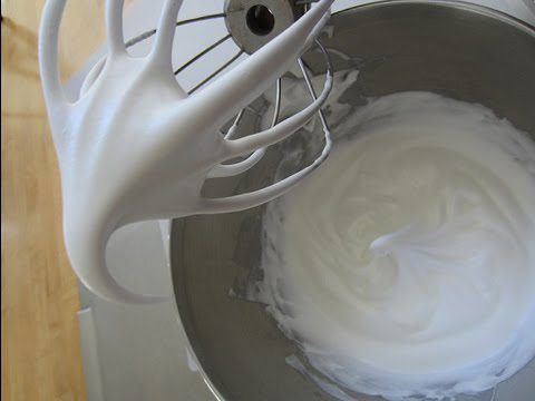 Whipped egg whites with sugar: how to foam them properly? Video