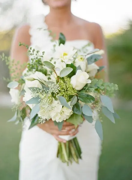 White wedding bouquets: 16 photos