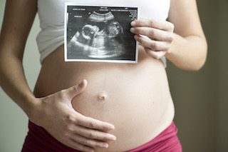 Waarom doet de navel pijn tijdens de zwangerschap?