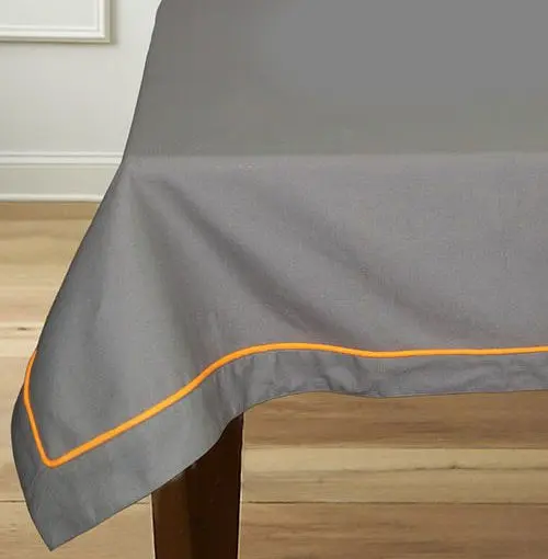 Why there must be a tablecloth on the table: 3 reasons