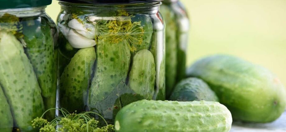 Why you can not pickle cucumbers in aluminum dishes