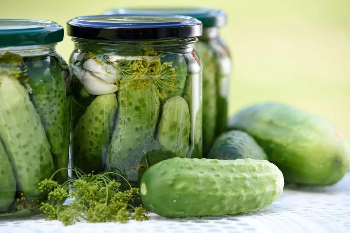 Why you can not pickle cucumbers in aluminum dishes