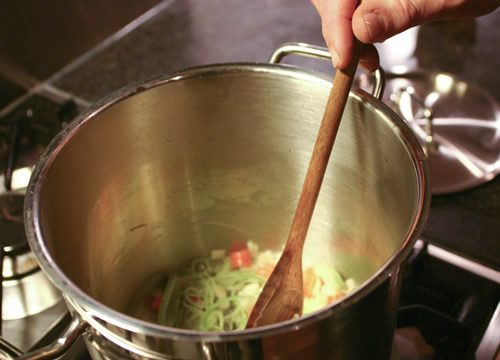 Why you can&#8217;t stir hot food with a plastic spatula