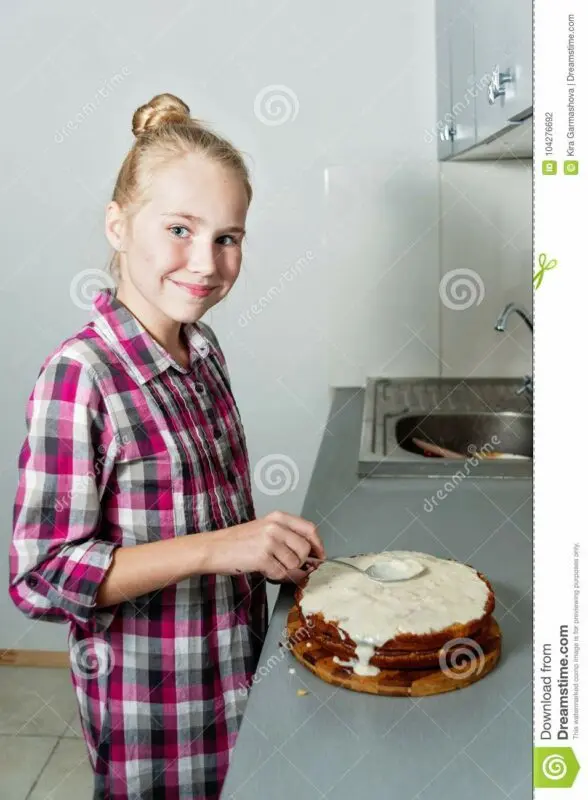 Would you eat? Girl makes pies with celebrity faces