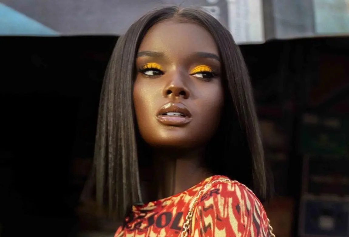 Yellow makeup is the trend of the season