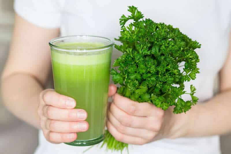 7 good reasons to drink parsley juice