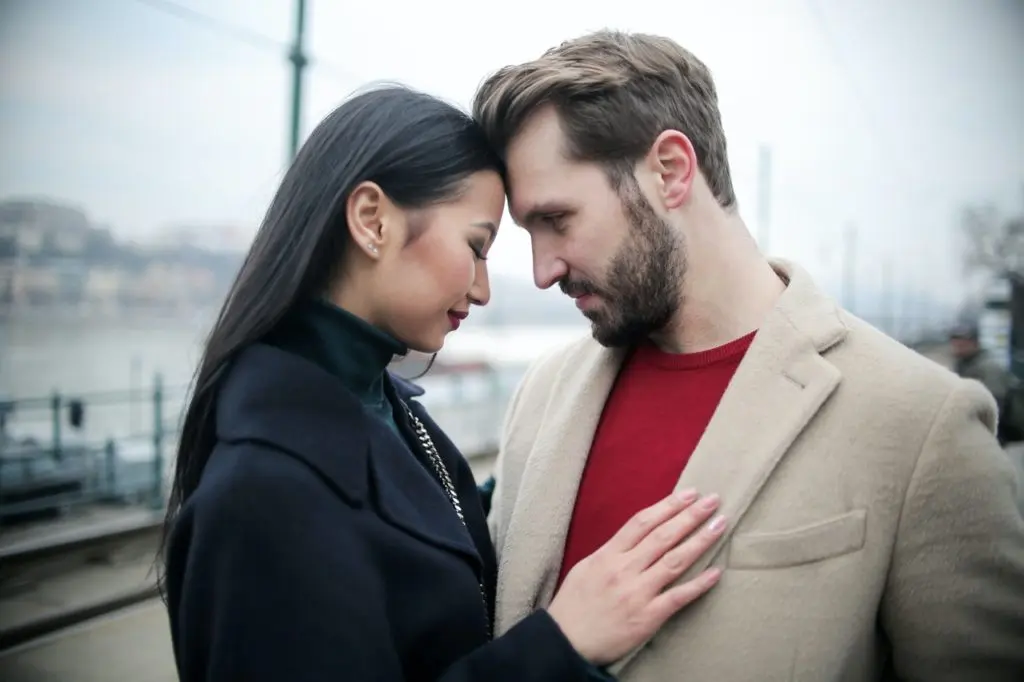 7 signs of one-sided love and how to avoid falling for it