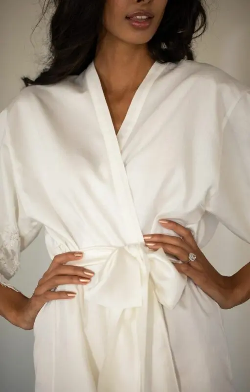 Bridal robe &#8211; a spicy accessory for the bride