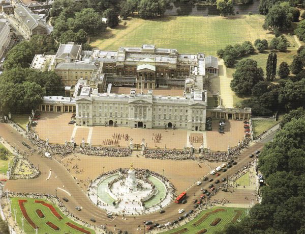 Buckingham Palace: UK. Photo, video