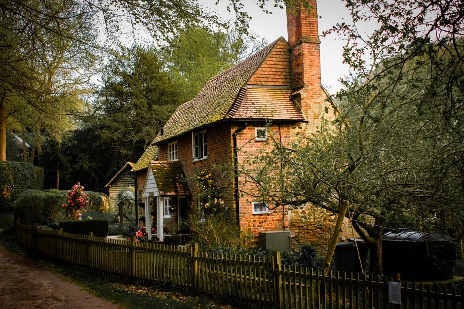 Buying a country house: how to choose the right option