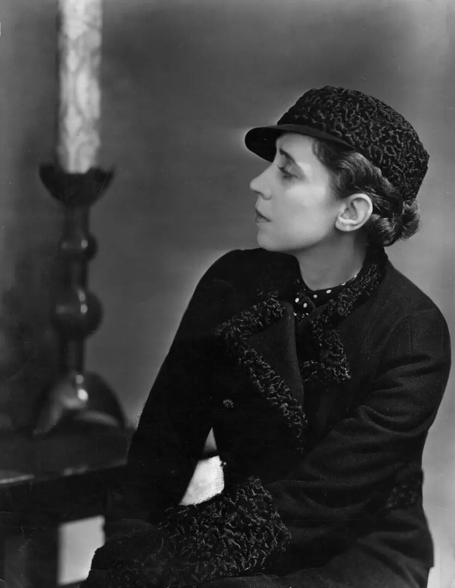 Elsa Schiaparelli: biography of a Parisian fashion designer