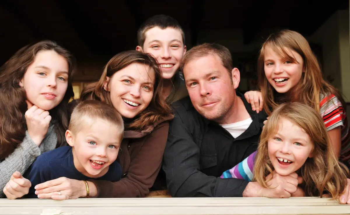 Features of raising children in a large family: tips