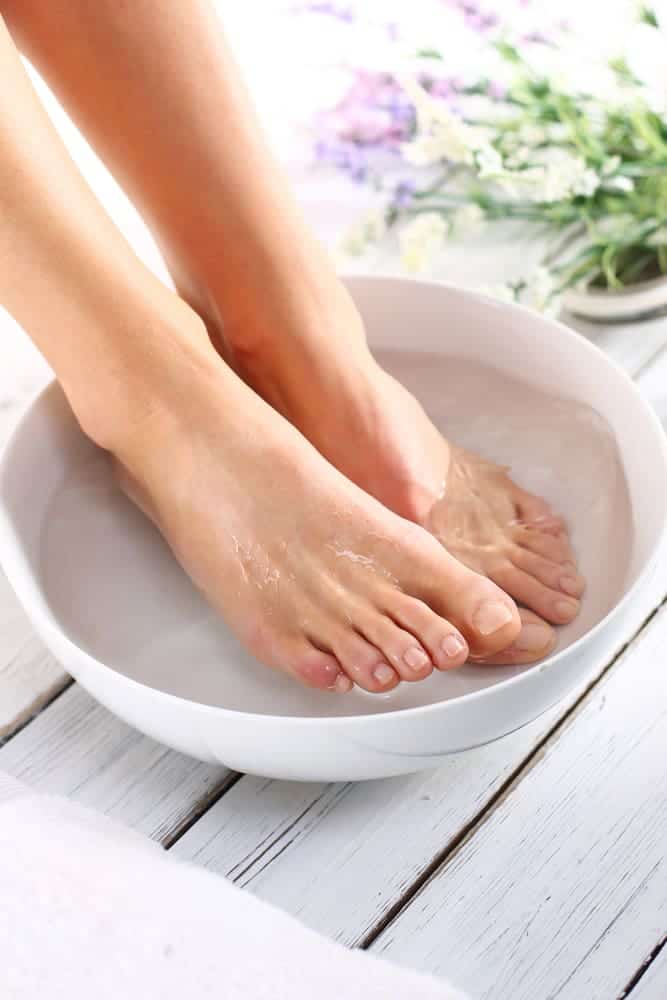 Foot bath: heal your feet and relieve your body &#8211; happiness and health
