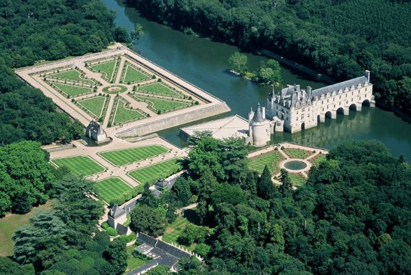 France: Chenonceau castle, history, interesting facts, video