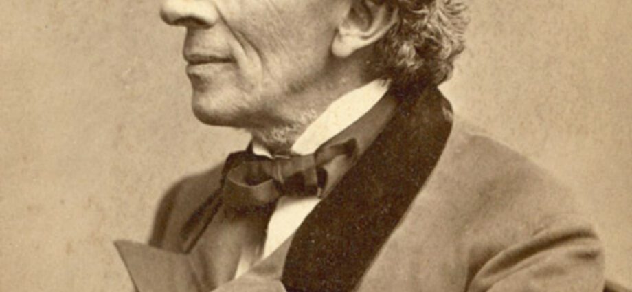 Hans Christian Andersen: a short biography of the Danish writer