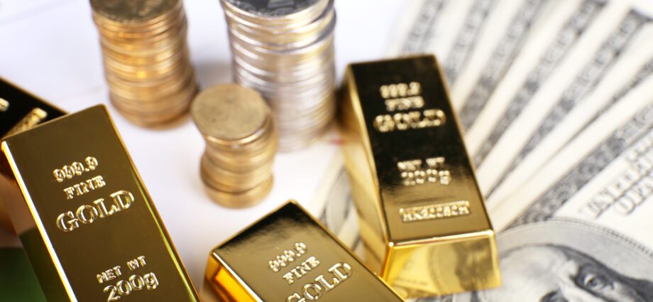 Com invertir en or: 4 maneres rendibles