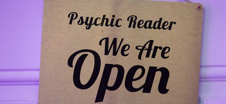 Is it possible to believe fortune-tellers and predictions, video