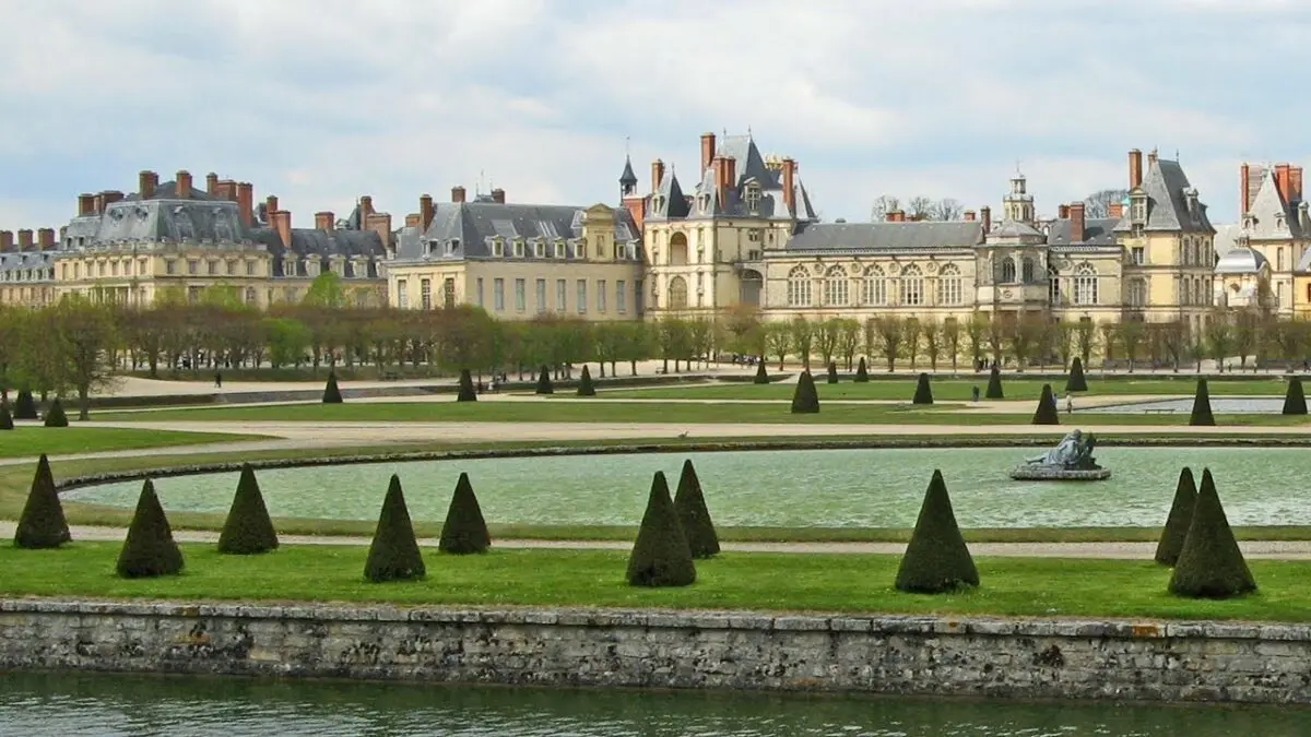 Palais Fontainebleau: history, interesting facts and video