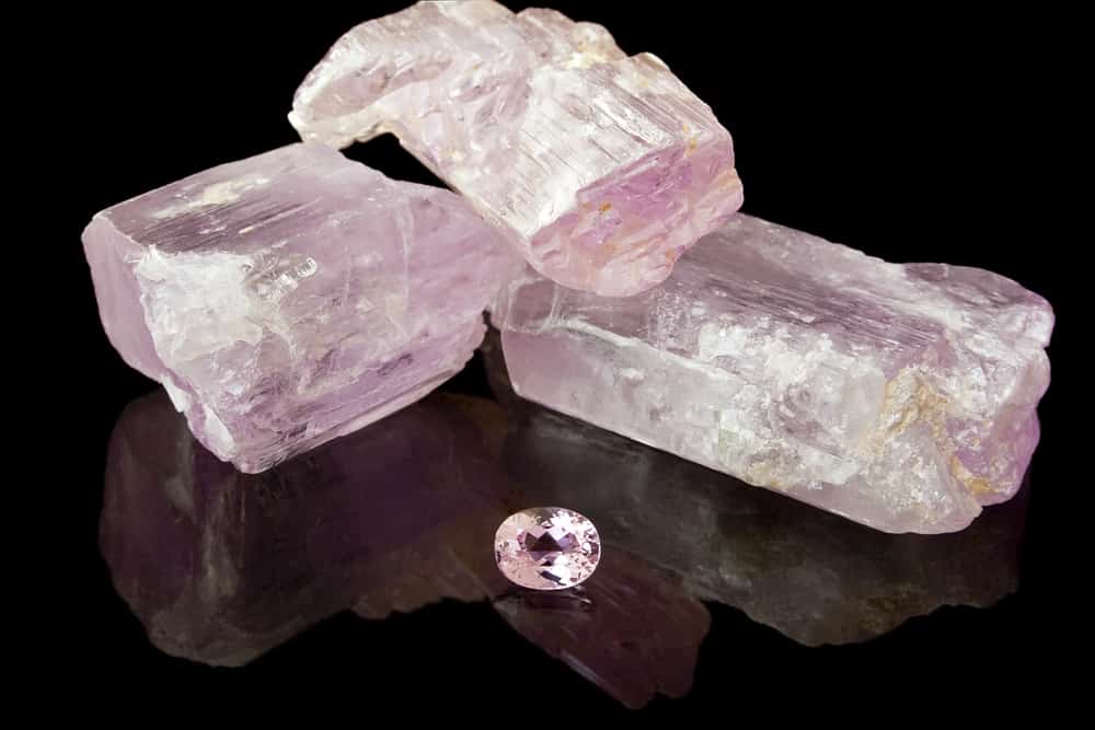 Properties and benefits of kunzite &#8211; happiness and health