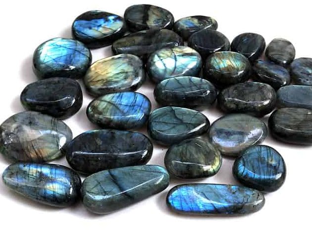 Properties and benefits of labradorite &#8211; happiness and health