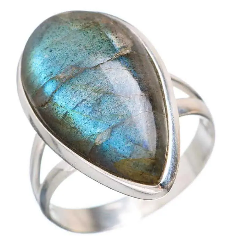 Properties and benefits of labradorite &#8211; happiness and health