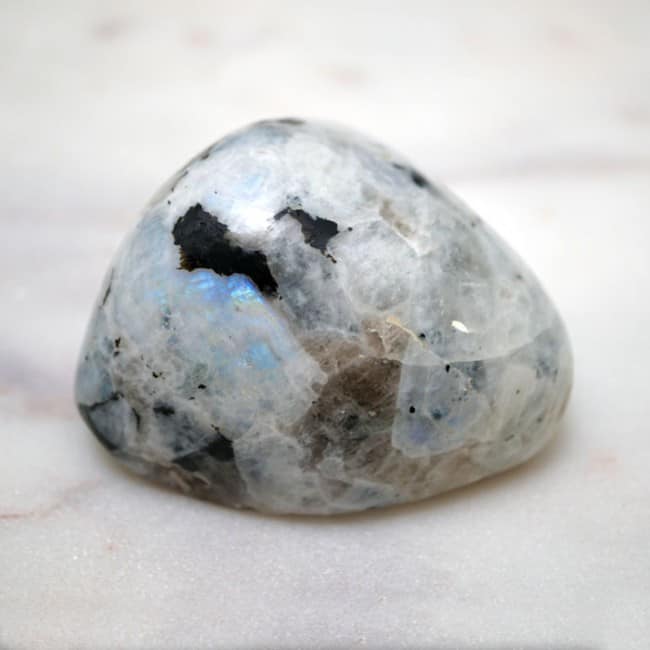 Properties and benefits of moonstone &#8211; happiness and health