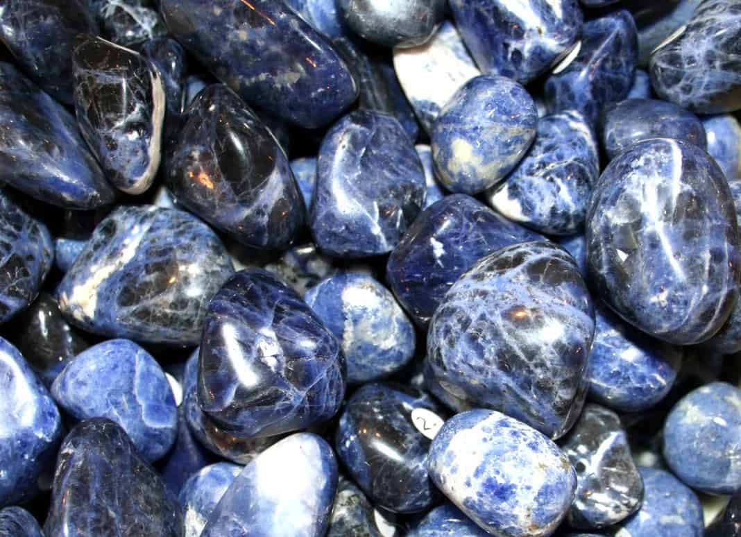 Properties and benefits of sodalite &#8211; happiness and health
