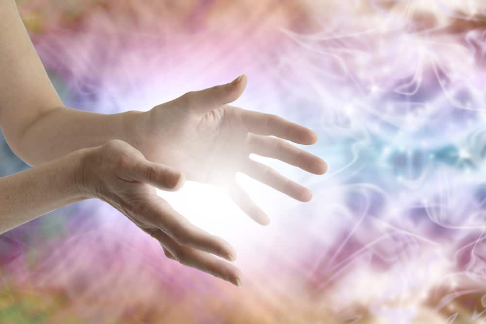 Reiki: explanation, operation and benefits of this energy therapy &#8211; happiness and health