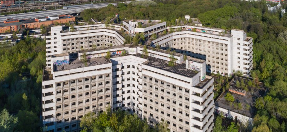 The history of the abandoned Khovrinskaya hospital: facts